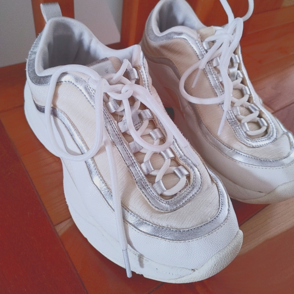 Good condition white shoes